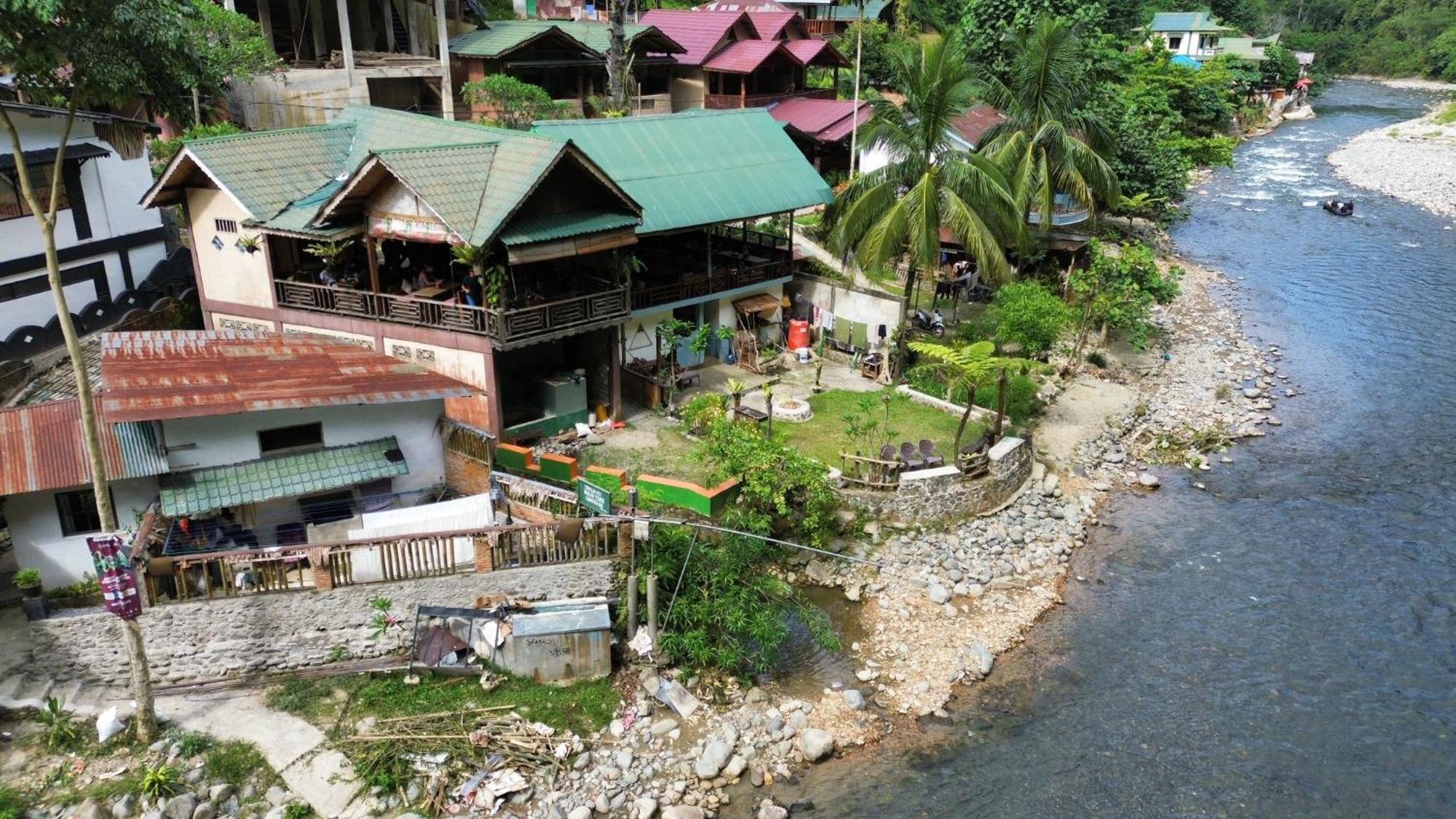 Sam'S Bungalows And Treks Bukit Lawang Dış mekan fotoğraf