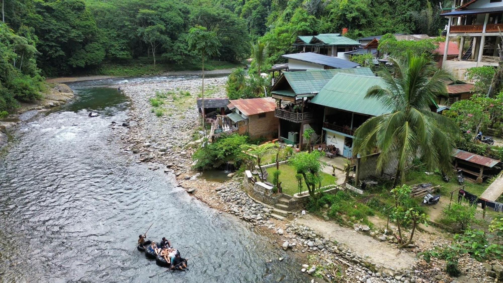 Sam'S Bungalows And Treks Bukit Lawang Dış mekan fotoğraf