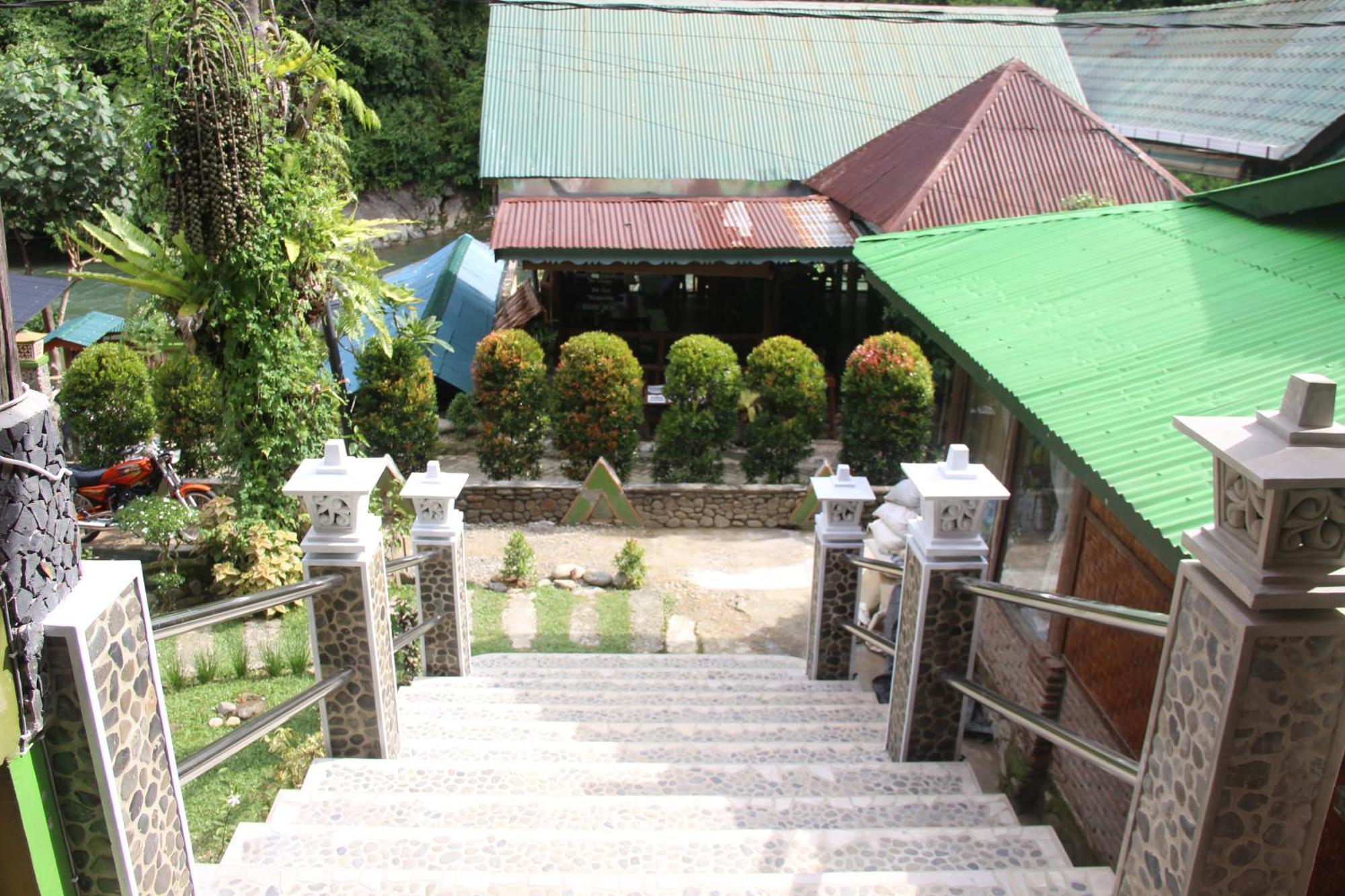 Sam'S Bungalows And Treks Bukit Lawang Dış mekan fotoğraf