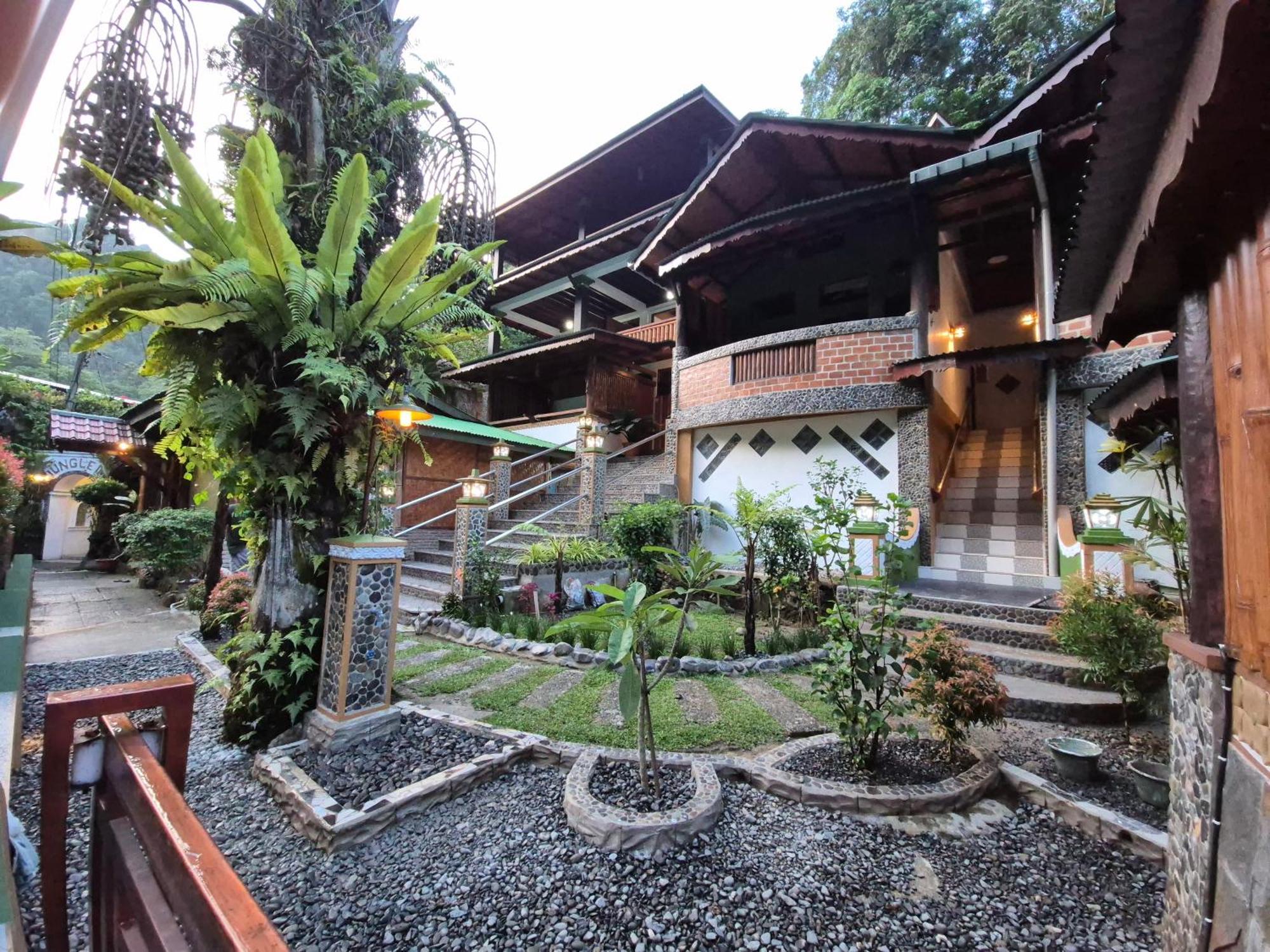 Sam'S Bungalows And Treks Bukit Lawang Dış mekan fotoğraf