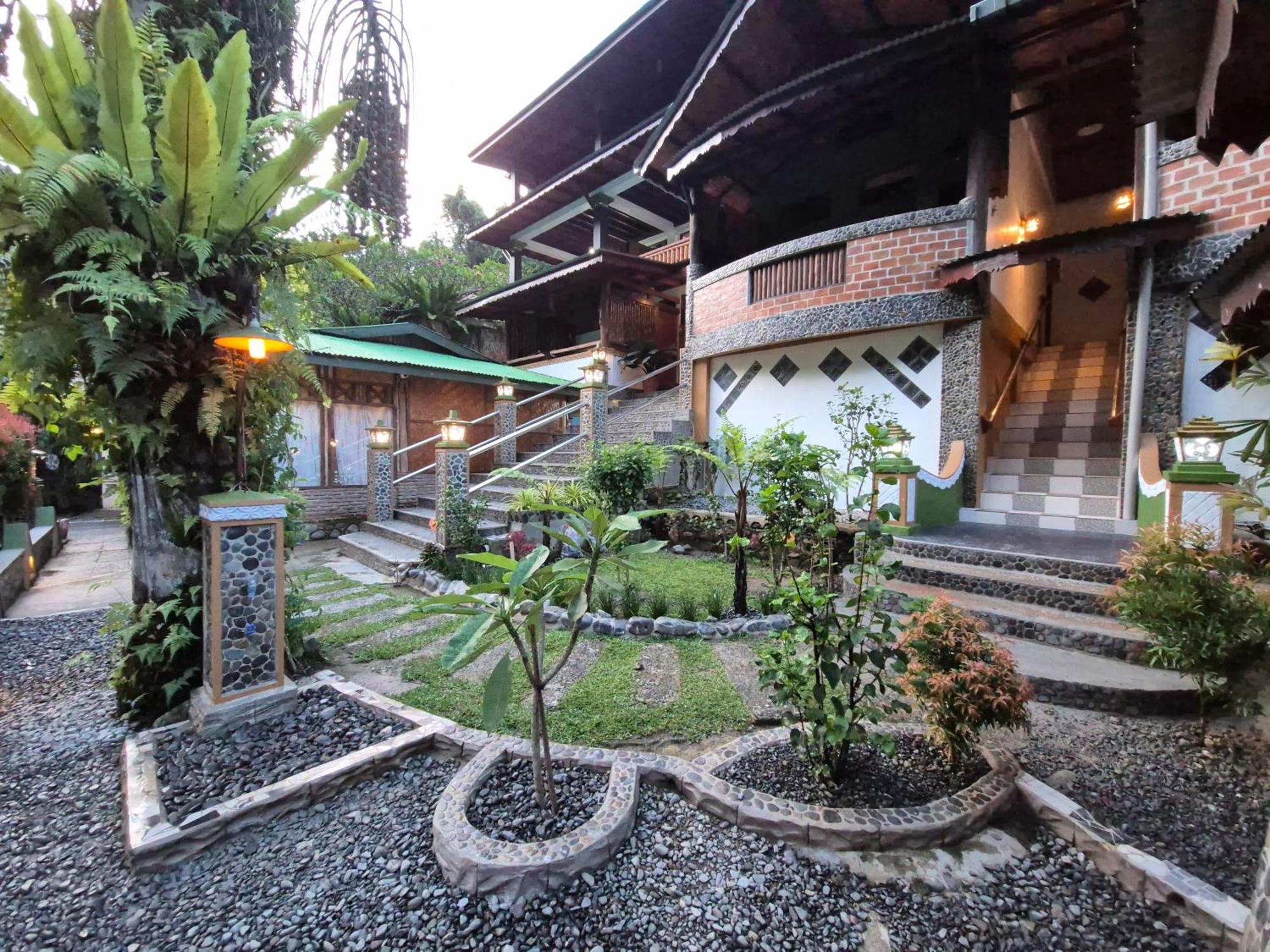 Sam'S Bungalows And Treks Bukit Lawang Dış mekan fotoğraf